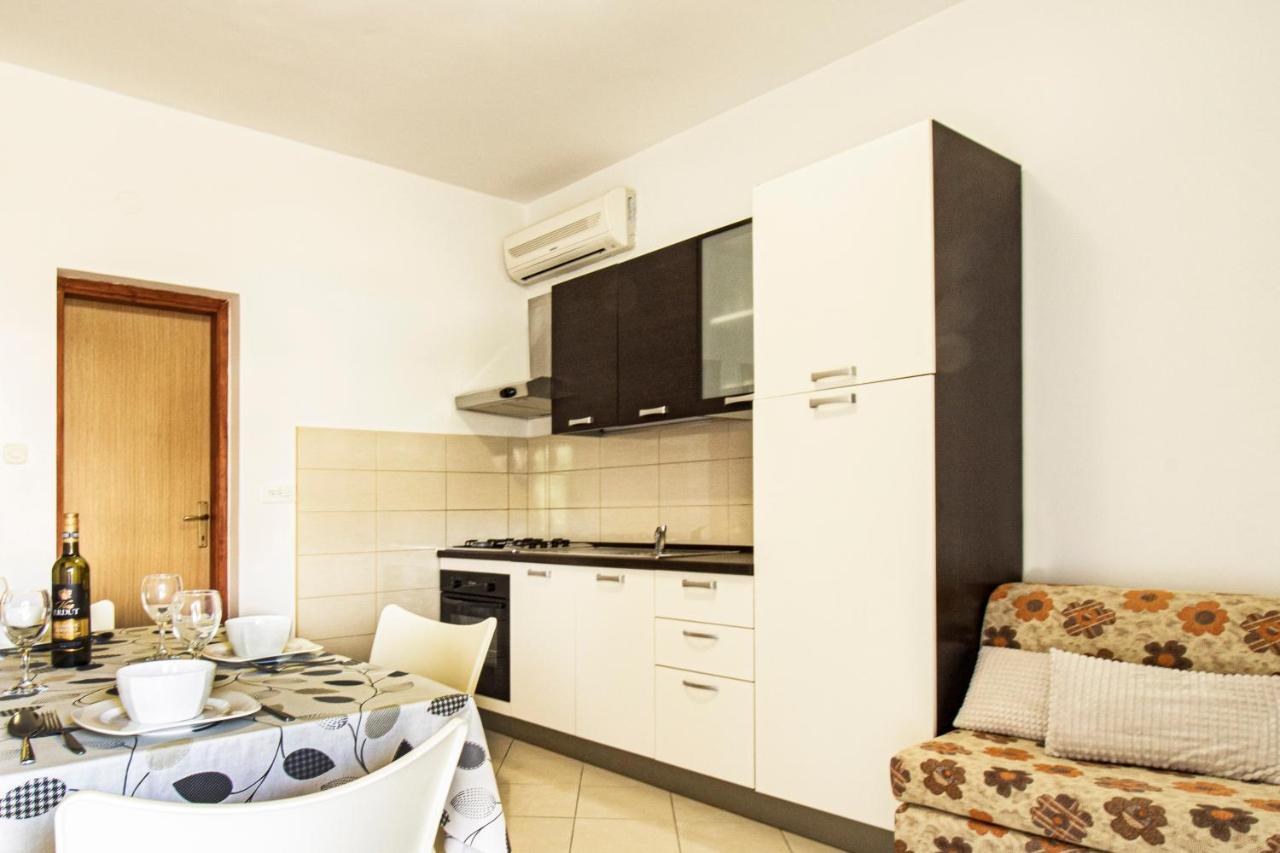 Sladana Direckt At The Beach Metajna Exterior photo
